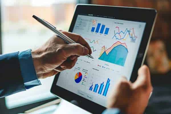Gestão Baseada em Dados Como um CRM Pode Transformar sua Clínica